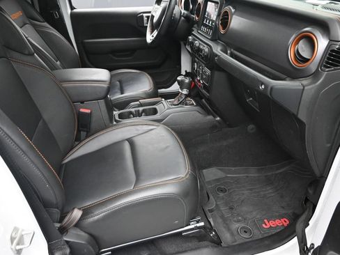 Used 2023 Jeep Gladiator Mojave w/ Cold Weather Group AWD/4WD image 9