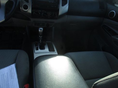 Used 2014 Toyota Tacoma Base 4x4 4dr Access Cab 6.1 ft image 23