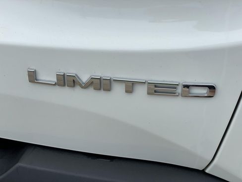 Used 2018 Jeep Renegade Limited w/ UConnect 8.4 Nav Group FWD image 53