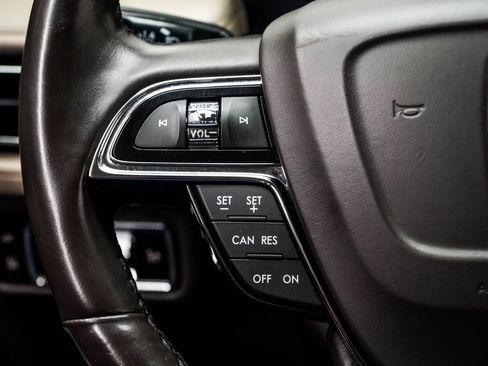 Used 2023 Lincoln Nautilus Reserve AWD/4WD image 28