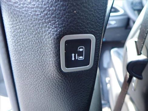 New 2026 Chrysler Pacifica Limited w/ Uconnect Theater Family Group image 12