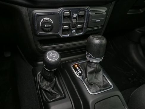 Used 2023 Jeep Wrangler Unlimited w/ Sun & Screen Package AWD/4WD image 29