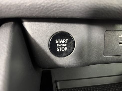 Used 2025 Nissan Rogue SV AWD/4WD image 28