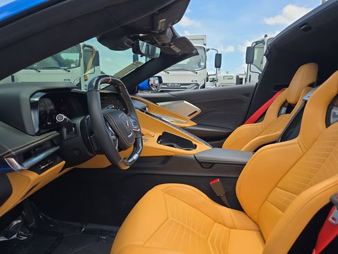 Used 2025 Chevrolet Corvette Z06 RWD image 19