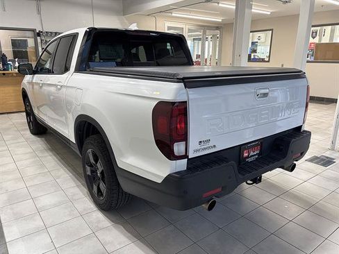 Used 2025 Honda Ridgeline Black Edition image 2