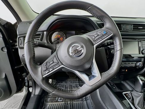 Used 2019 Nissan Rogue SV w/ Sun & Sound Touring Package image 10