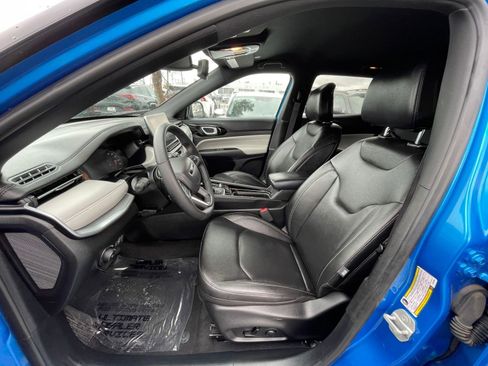 Used 2025 Jeep Compass Limited image 27