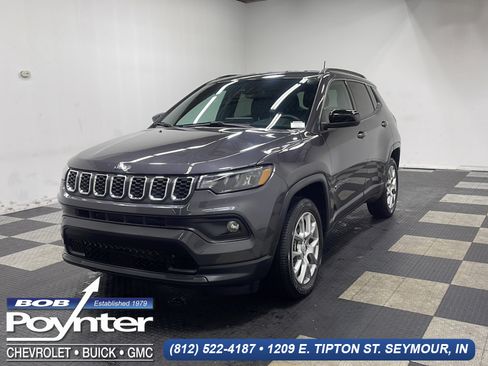 Used 2024 Jeep Compass Latitude AWD/4WD image 1