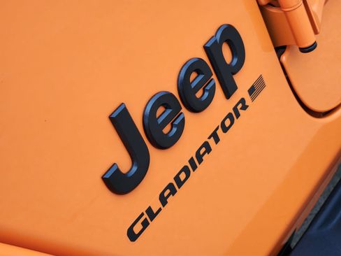 Used 2025 Jeep Gladiator Sport AWD/4WD image 18