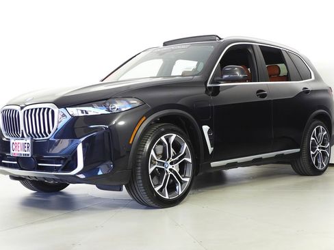 Certified 2024 BMW X5 xDrive50e w/ Premium Package AWD/4WD image 2