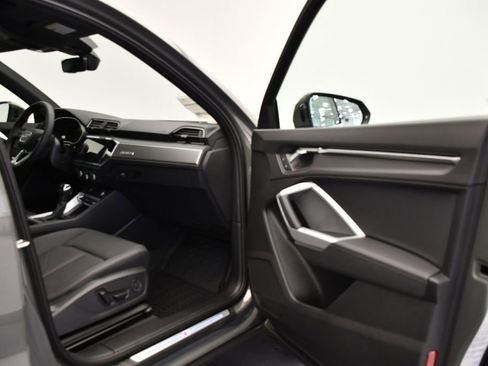 New 2025 Audi Q3 2.0T Premium image 46