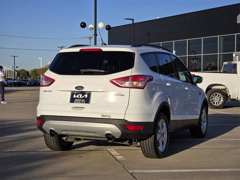 Used 2016 Ford Escape SE w/ Equipment Group 201A image 4