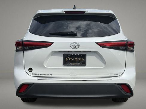 Used 2023 Toyota Highlander LE image 4