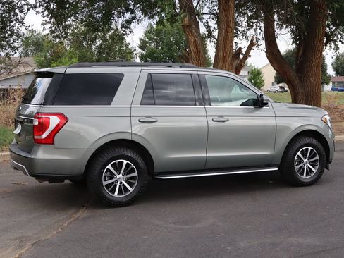 Used 2019 Ford Expedition XLT w/ Equipment Group 202A AWD/4WD image 4