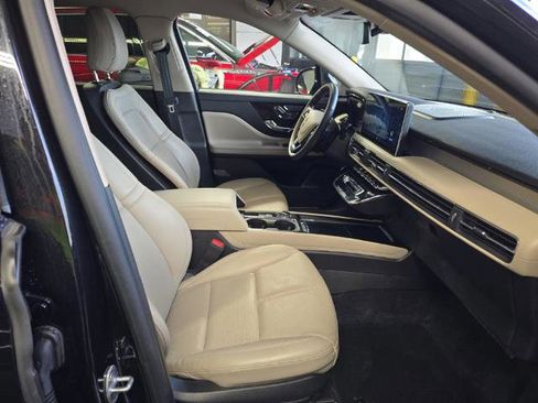Used 2025 Lincoln Corsair AWD w/ Equipment Group 101A image 13