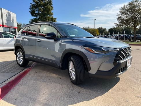 Used 2025 Toyota Corolla Cross LE image 5