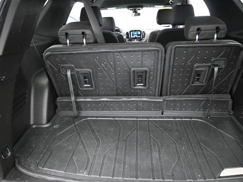Used 2023 Chevrolet Traverse LT FWD image 28