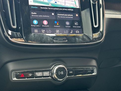 Certified 2023 Volvo XC40 Recharge Ultimate image 24