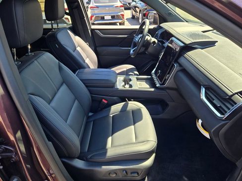 New 2025 GMC Acadia Elevation w/ Elevation Premium Package FWD image 16