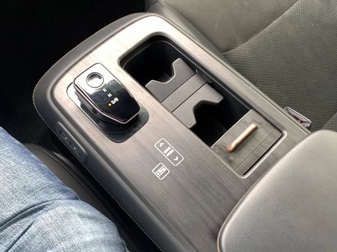 Used 2023 Nissan Ariya AWD image 14