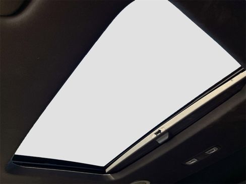 Used 2022 Chevrolet Traverse Premier w/ Redline Edition image 23