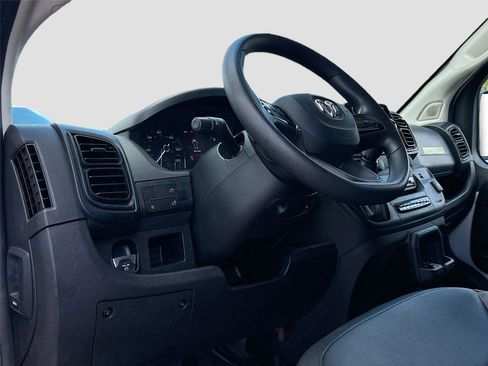 Used 2025 RAM ProMaster 2500 w/ Convenience Group FWD image 9