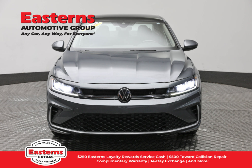 Used 2025 Volkswagen Jetta SE FWD image 3
