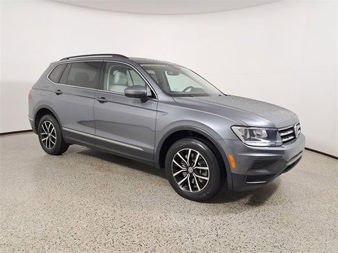 Used 2021 Volkswagen Tiguan SE w/ Panoramic Sunroof Package image 4