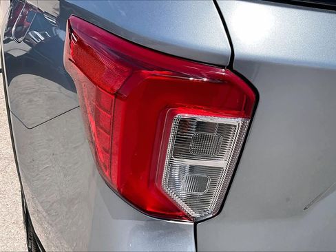 Used 2024 Ford Explorer XLT w/ Equipment Group 202A RWD image 28