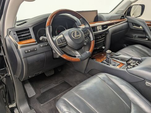 Used 2020 Lexus LX 570 4WD w/ Luxury Package image 4