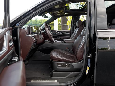 Used 2021 Cadillac Escalade Premium Luxury Platinum RWD image 29