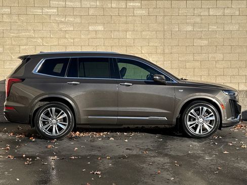 Used 2020 Cadillac XT6 Premium Luxury w/ Platinum Package image 3