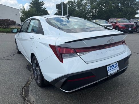 Used 2025 Hyundai Elantra Sport FWD image 3