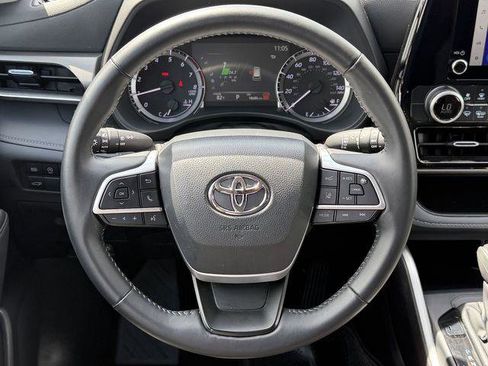 Certified 2025 Toyota Highlander LE image 11