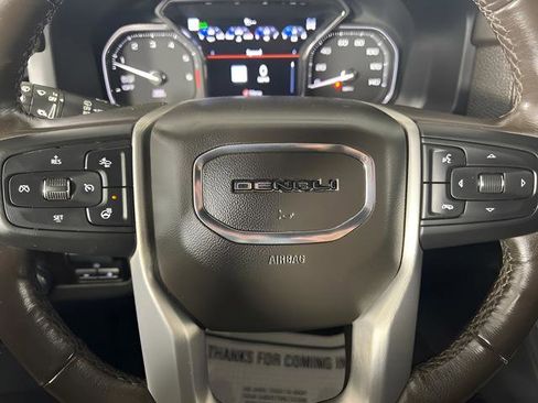 Used 2021 GMC Yukon Denali w/ Denali Premium Package image 18