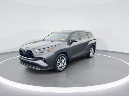 Used 2022 Toyota Highlander Platinum image 4