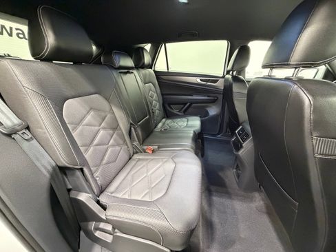 Used 2024 Volkswagen Atlas Cross Sport SE FWD image 26
