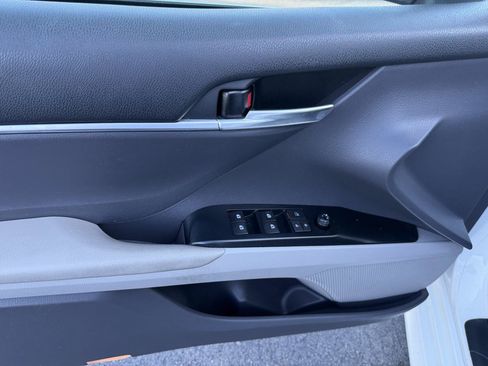 Used 2019 Toyota Camry LE FWD image 9