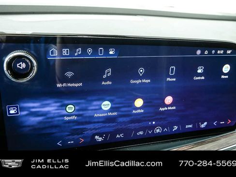 Used 2025 Chevrolet Suburban LT image 13