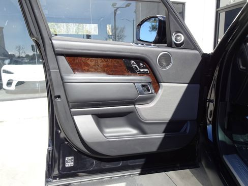 Used 2020 Land Rover Range Rover HSE image 13