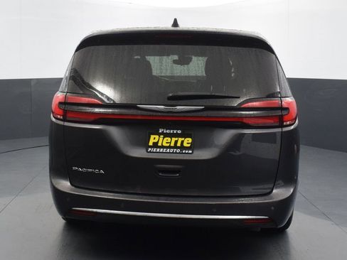 Used 2023 Chrysler Pacifica Touring-L image 7