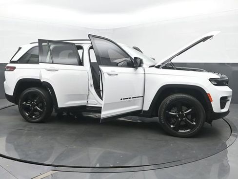 Used 2023 Jeep Grand Cherokee Altitude AWD/4WD image 55