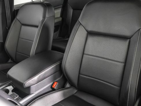 Certified 2023 Volkswagen Atlas Cross Sport SE image 23