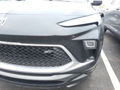 Used 2024 Buick Encore GX Sport Touring image 2