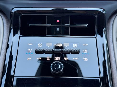 Used 2024 Porsche Panamera 4 image 35