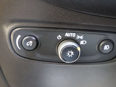 Used 2020 Chevrolet Equinox LT FWD image 38