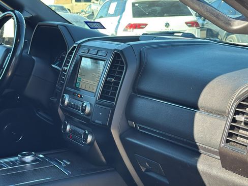 Used 2018 Ford Expedition Limited image 29