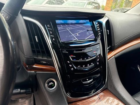 Used 2015 Cadillac Escalade ESV Luxury AWD/4WD image 12