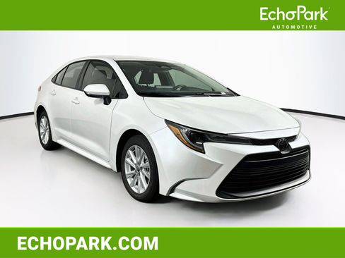 Used 2025 Toyota Corolla LE w/ LE Premium Package FWD image 1