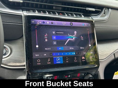 Used 2024 Jeep Grand Cherokee Limited w/ Black Appearance Package image 24